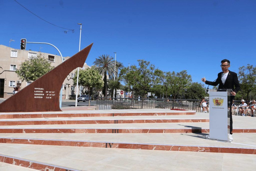 Reloj de sol monumental en Novelda